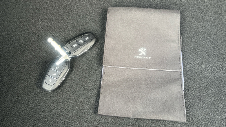 Peugeot 208 1.2 PureTech 100 Allure Premium + 5dr Petrol Hatchback